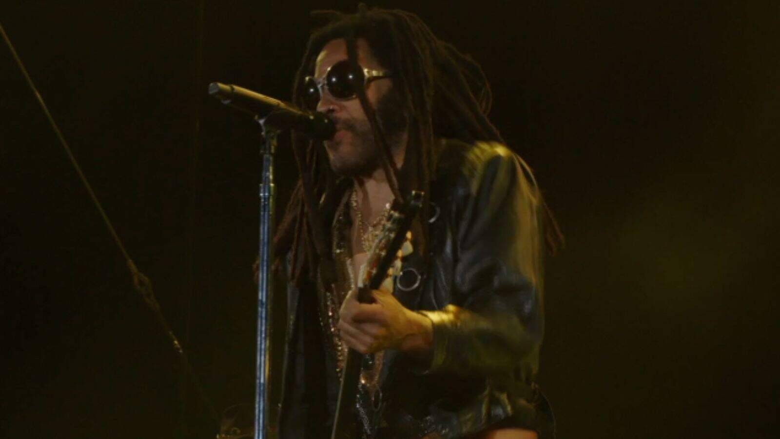 Rock and Roll Legend, Lenny Kravitz Delivers Performance