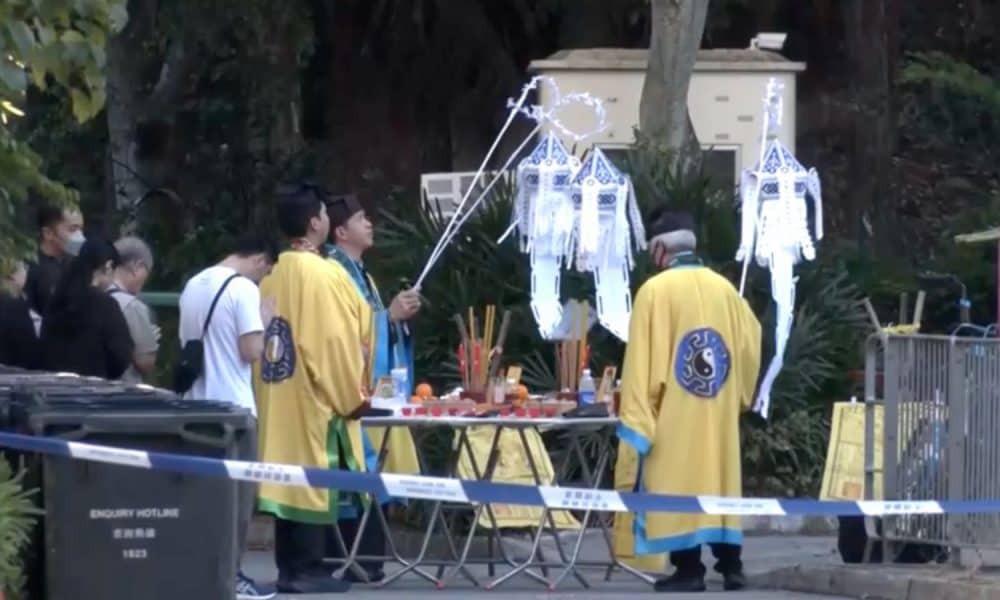 Hong Kong Fire Victims’ Families Pray at Memorial Ceremony